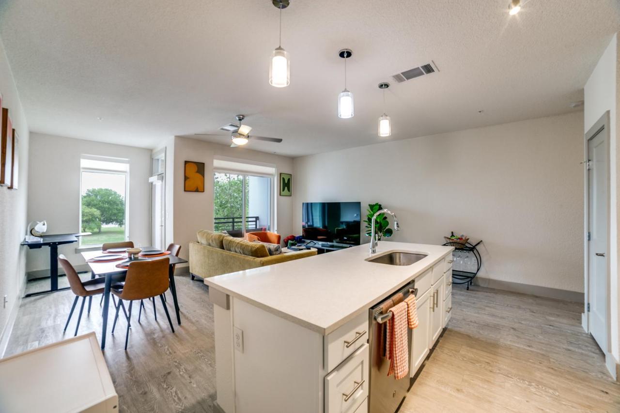 Downtown Apartment With Riverwalk Views Free Parking Pet Friendly Centrally Located On The Riverwalk San Antonio Extérieur photo