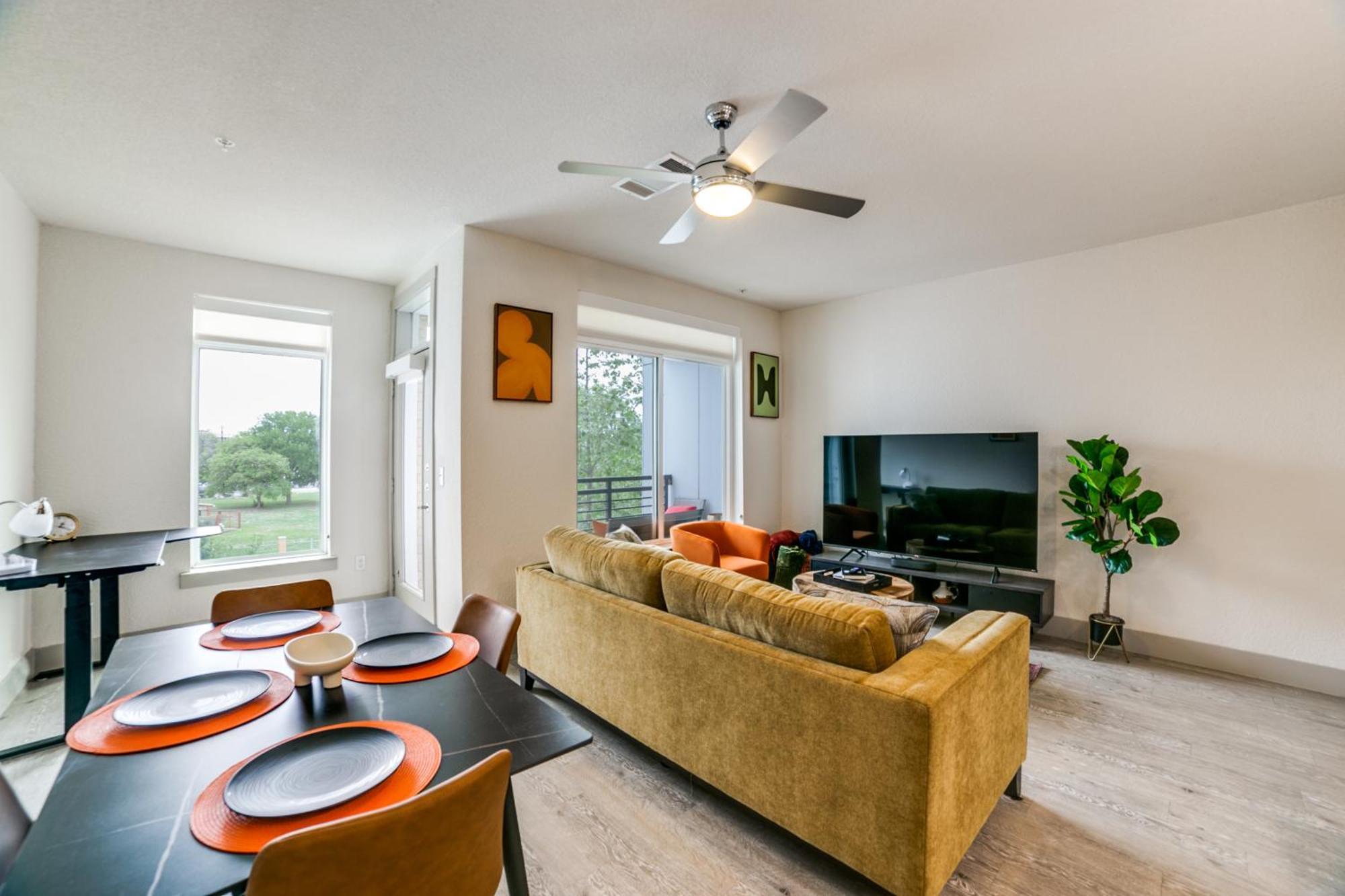 Downtown Apartment With Riverwalk Views Free Parking Pet Friendly Centrally Located On The Riverwalk San Antonio Extérieur photo
